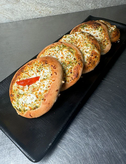 מגש אירוח מיני פוקאצ׳ות