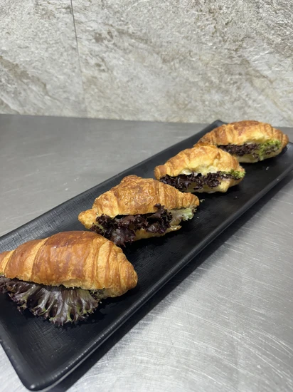 מגש אירוח קוראסון במילוי